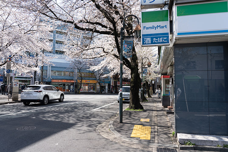 松屋が見えてきます